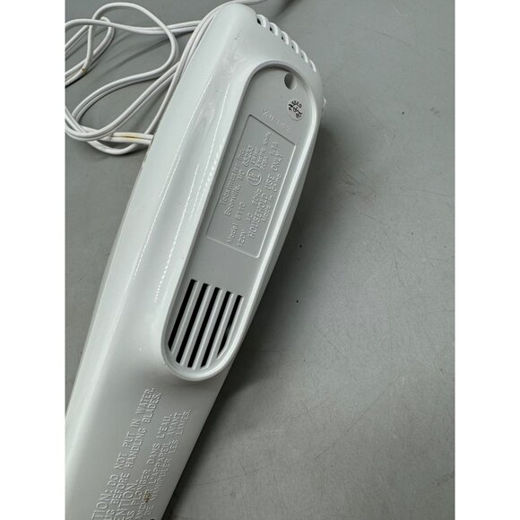 Toastmaster 6110 Electric Carving Knife 8" Stainless Steel Serrated Blades White - Picture 7 of 14